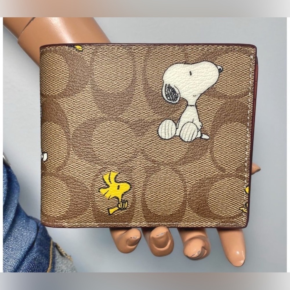 NEW! RARE Coach Peanuts Wallet With Snoopy Woodstock Purses Designer Bag